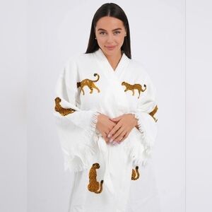 The Niki - 100% Turkish cotton - white with leopards 🐆